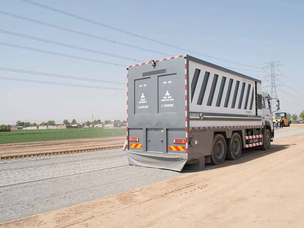 水泥撒布車使用注意事項(xiàng)！